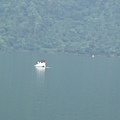 湖中的一艘小船