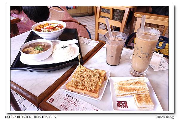 【探美食】 土司工坊 (大直大食代)～615元：新加坡叻沙與肉骨茶套餐＋單點（有菜單）