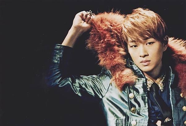 DAZZLING GIRL - ONEW Special Photo1