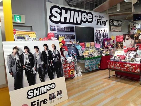 130317-FIRE in Japan music store