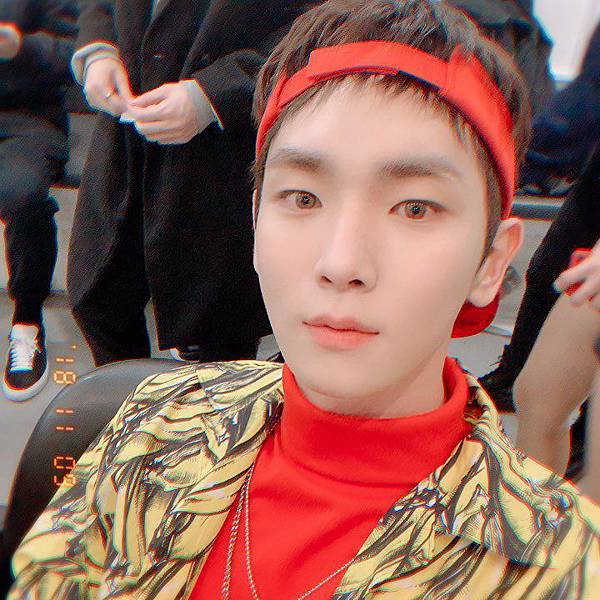 181109 Key IG更新1신인가수 김키의 첫방 !!!! 와줘서 고마워요 또 봐줘서 고마워요 ! -).jpg