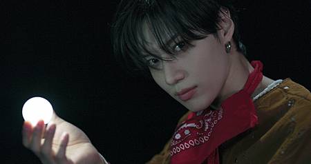 210401 %5CBeyond LIVE – SHINee：SHINee WORLD%5C VCR Still Cut - TAEMIN.jpg