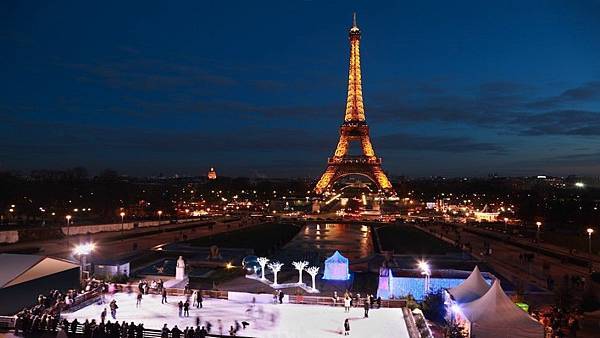 Large_PARIS_Trocadero_on_Ice_02