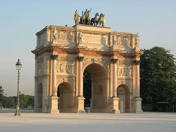 1200px-Arc_de_Triomphe_du_Carrousel_2006