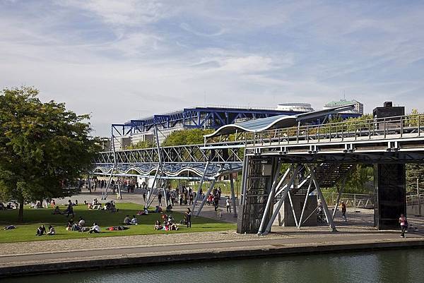 Parc_de_la_Villette,_Paris_2010.jpg