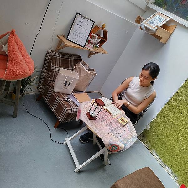 頂溪捷運站旁Mr.chu啾.咖啡食堂新增週二駐點占卜師一名 頂溪捷運站旁Mr.chu啾.咖啡食堂新增週二駐點占卜師一名