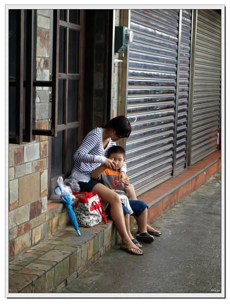 母子情深（其實是D8走累了在番!辛苦的O貓!)