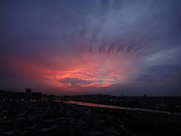 1001009窗邊夕陽  夜景模式.JPG