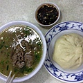 北新橋牛雜湯  我點牛肉湯  肉包  好好吃.jpg