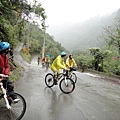 慕谷慕魚  天雨路滑狀況多的回程2.JPG