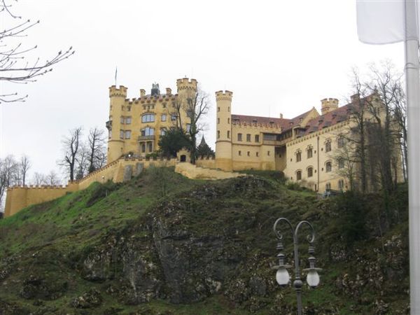 霍恩施旺高堡...(新天鵝堡父親的城堡)