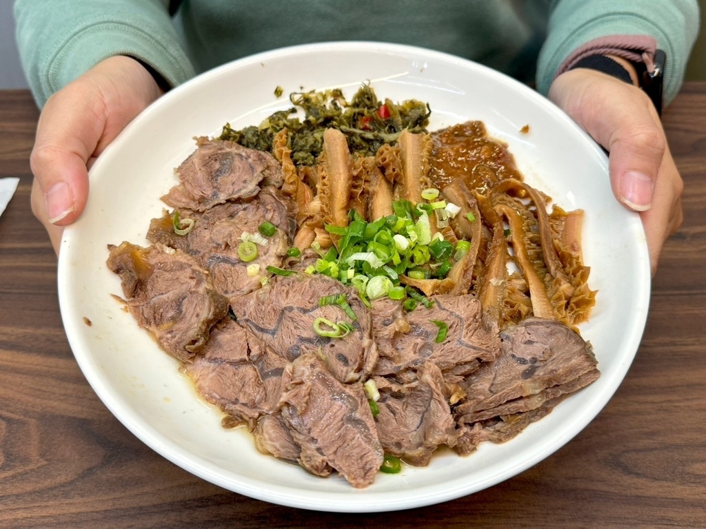 雲林美食推薦│牛肉麵肉大塊必點│張家牛肉麵│水餃宅配到府