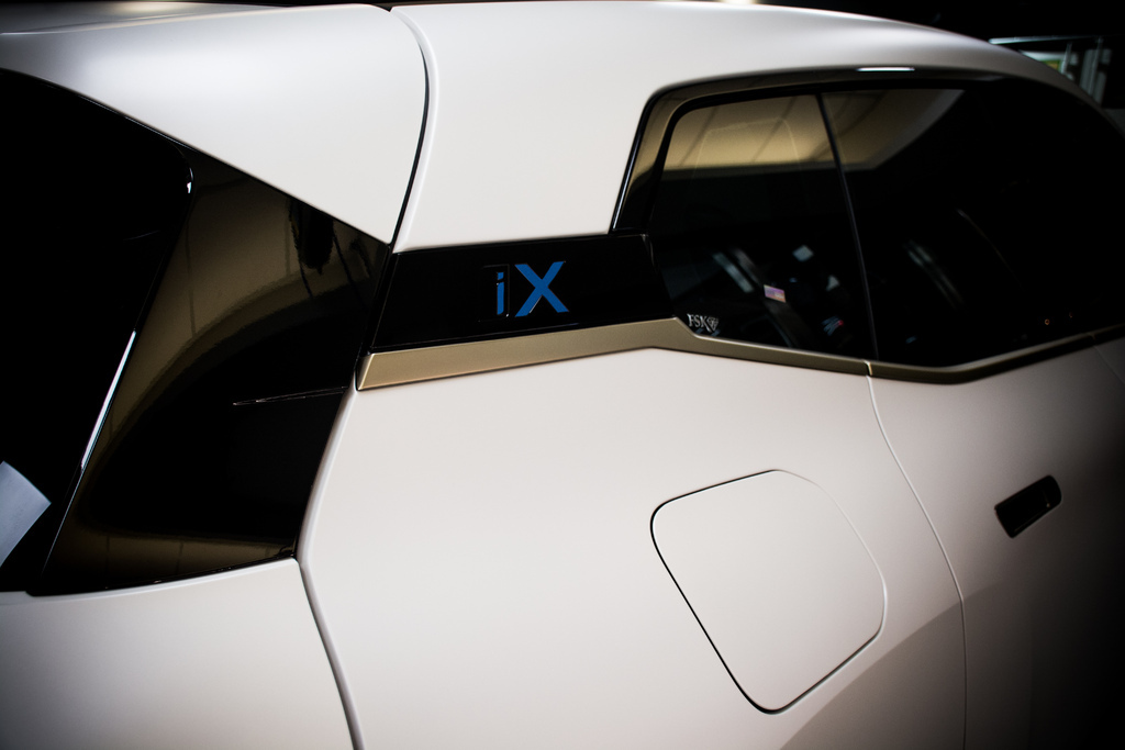 台南汽車包膜推薦：奧圖菲車體包膜，新車BMW犀牛皮包膜，愛車
