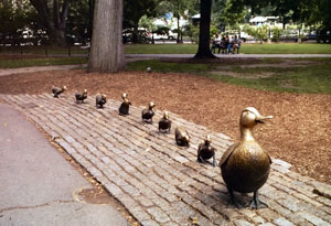 Make_way_for_ducklings_statue