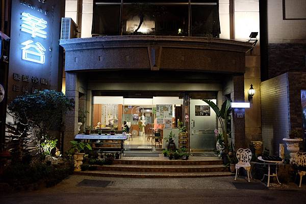 老澳客的旅行日記 台南安平區住宿 當老派理容院遇上青年旅店 來去睡一晚理容椅 理容院哈司托 老澳客的旅行日記 老澳客的旅行日記 台南安平區住宿 當老派理容院遇上青年旅店 來去睡一晚理容椅 理容院哈司托 老澳客的旅行日記