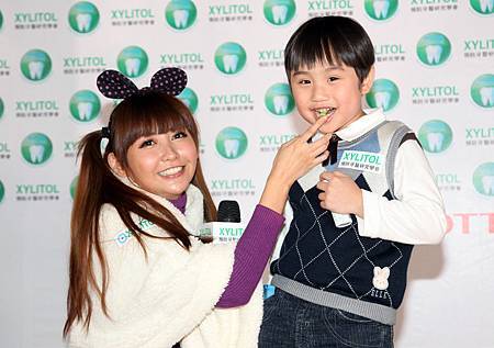 蝴蝶姐姐與小小彬首次擔任LOTTE XYLITOL小學堂助教 推廣牙齒防蛀新主張.jpg 蝴蝶姐姐與小小彬首次擔任LOTTE XYLITOL小學堂助教 推廣牙齒防蛀新主張.jpg