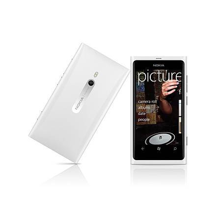 簡約時尚的代表Lumia 800搭載Windows Phone 7.5作業系統 簡約時尚的代表Lumia 800搭載Windows Phone 7.5作業系統