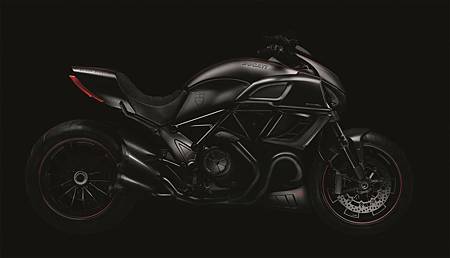 特製版杜卡迪Diavel Carbon型號重型機車