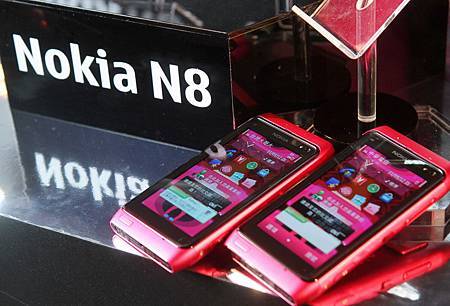 Nokia N8 蜜桃 金屬奢華質感 量身打造專屬風格.JPG