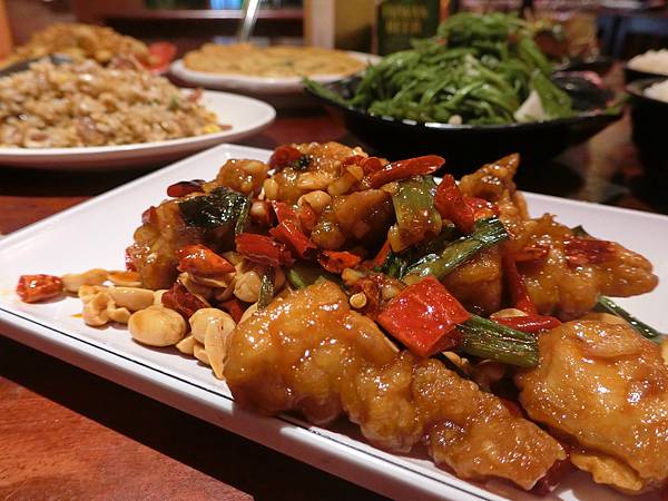 ［台北美食］聚餐好去處！市民大道完鍋子熱炒，揪上好友們開吃開