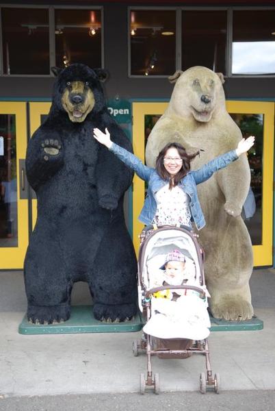 來動物園就可以擺這種架式喔