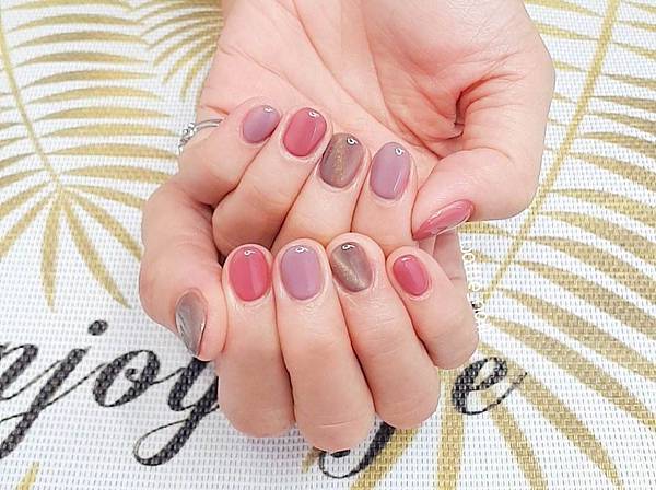 名媛風的跳色美甲