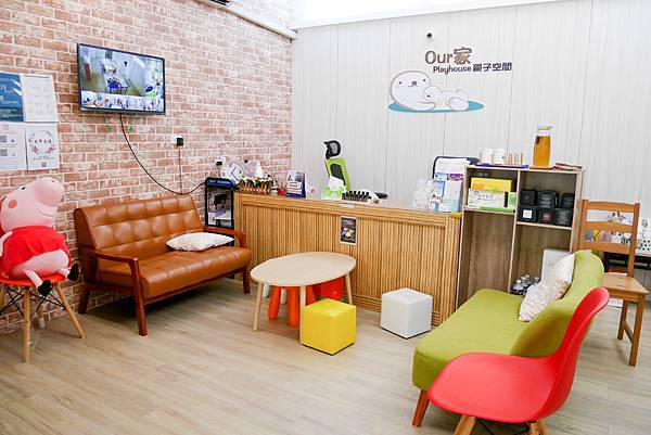 P1030234.jpg 美甲親子館的櫃台大廳