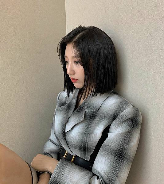 YeIn.jpeg 彷彿一刀剪下的低層次短髮在2021秋冬還會繼續流行