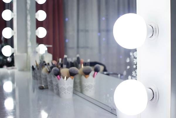 Makeup Lights.jpeg 合格的化妝燈光該符合哪些條件