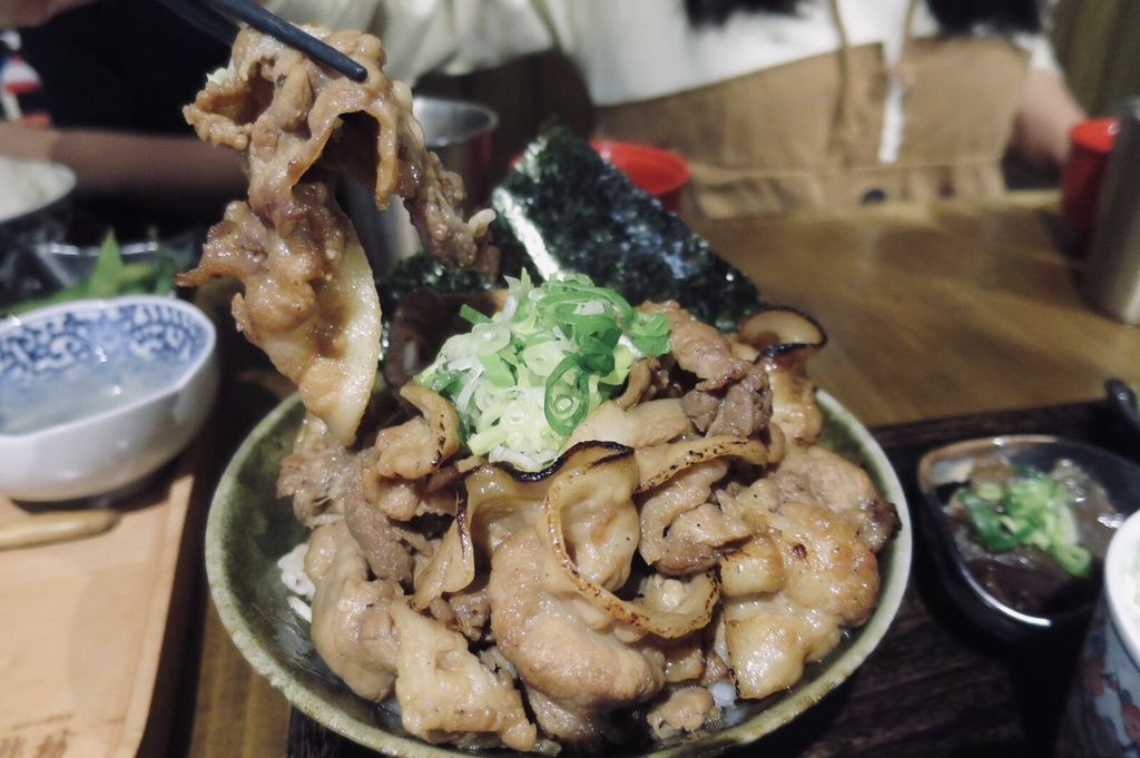 [新竹美食]牛丁次郎坊燒肉丼飯 肉食主義肉多到炸20190402-06.jpg