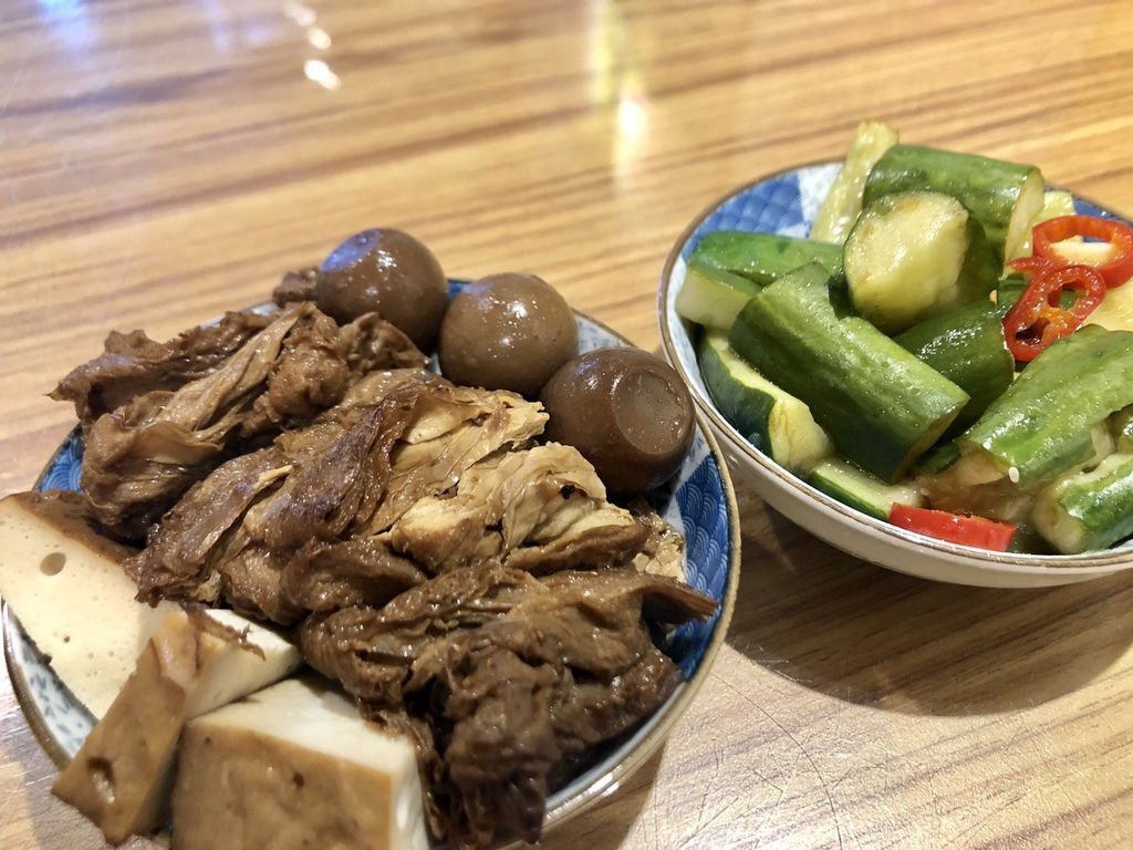 [新竹美食]有麵好食，店內放獎牌出國水準的牛肉麵店，近大遠百 20190930-06.jpg