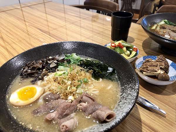 新竹美食 有麵好食 店內放獎牌出國水準的牛肉麵店 近大遠百 環境舒適 叻沙 味增 麻辣 噢 還還ohhuanhuan 痞客邦