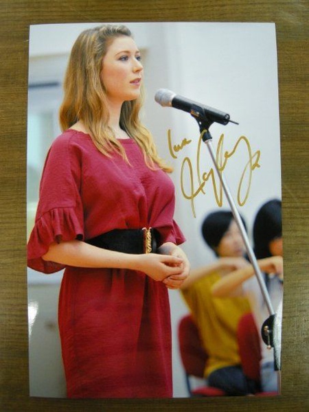 Hayley autographed photo2