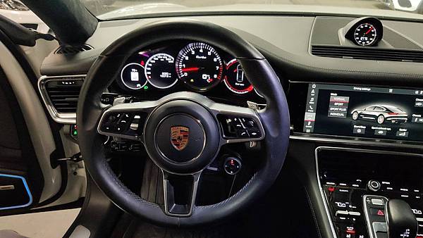 2018 PANAMERA_1058_201104_18