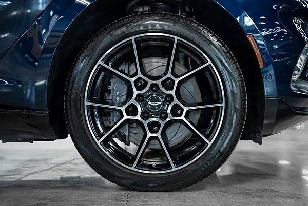 【五星級外匯車】Aston Martin奧斯頓馬丁休旅車 D