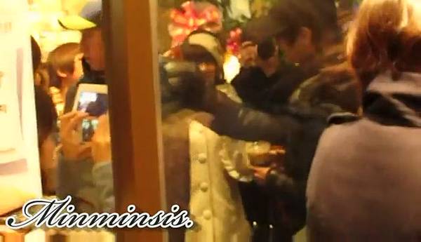 20111222 - Sungmin Yesung Ryeowook Kyuhyun in KONA BEANS - YouTube[21-08-07].JPG