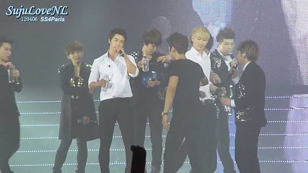 [HQ-720p][Live] 120406 SS4Paris - Siwon's and Eunhyuk's Birthday celebration with Water - YouTube[22-09-28]