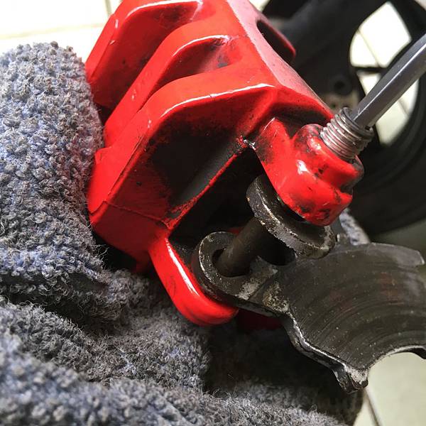 維修 Cuxi100 機車煞車皮更換 煞車皮價格 來令片diy 山葉零件編號 5sk 5wc Rs Rsz Rs Zero 噓 小聲跟你說的那些事