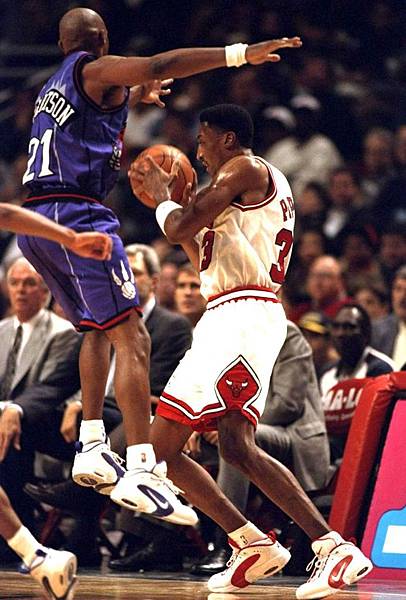 scottie pippen alvin robertson air wayup.jpg