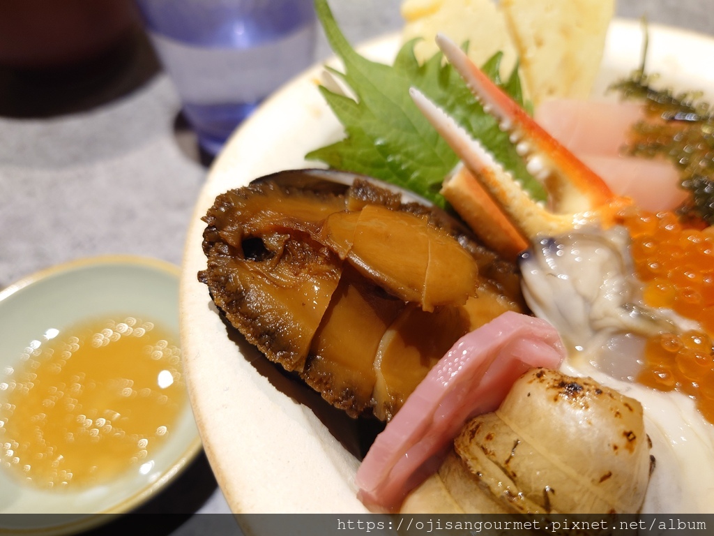 [食記]運動公園旁隱巷排隊丼飯/新北新莊/終於‧衷魚