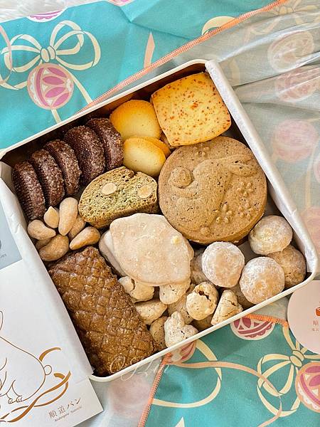 ( 🍪 ) 鐵盒餅乾收藏,以『鞠』為主題𓌅𓈒 𓏸 順道パン ( 🍪 ) 鐵盒餅乾收藏,以『鞠』為主題𓌅𓈒 𓏸 順道パン