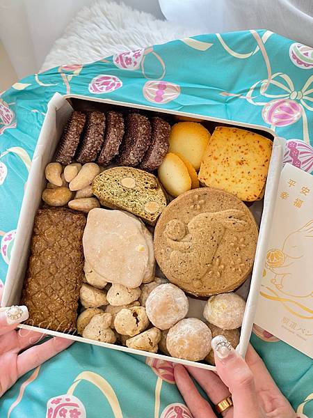 ( 🍪 ) 鐵盒餅乾收藏,以『鞠』為主題𓌅𓈒 𓏸 順道パン ( 🍪 ) 鐵盒餅乾收藏,以『鞠』為主題𓌅𓈒 𓏸 順道パン