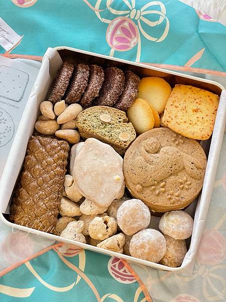 ( 🍪 ) 鐵盒餅乾收藏,以『鞠』為主題𓌅𓈒 𓏸 順道パン ( 🍪 ) 鐵盒餅乾收藏,以『鞠』為主題𓌅𓈒 𓏸 順道パン