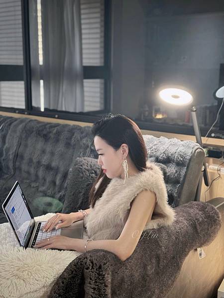 ( 💡 ) 全台首創!上下立體雙光源 全光譜智慧螢幕閱讀燈,