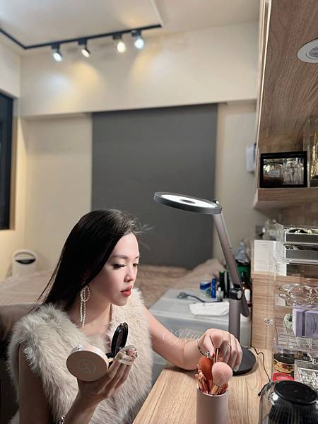 ( 💡 ) 全台首創!上下立體雙光源 全光譜智慧螢幕閱讀燈,