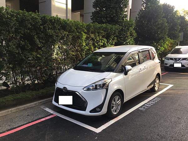 TOYOTA SIENTA 五人座車