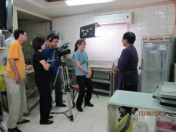 2012-9-17(一)新唐人電視台【經典天下】節目採訪33.JPG