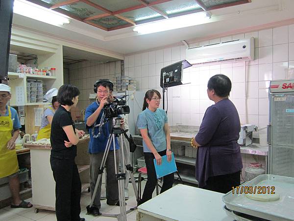 2012-9-17(一)新唐人電視台【經典天下】節目採訪35.JPG