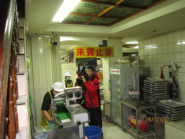 中天新聞-中壢老克明蔥油餅9.JPG