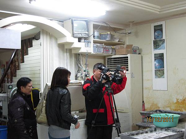中天新聞-中壢老克明蔥油餅10.JPG
